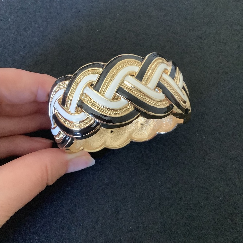 Vintage gold tone color enamel clamper bangle.